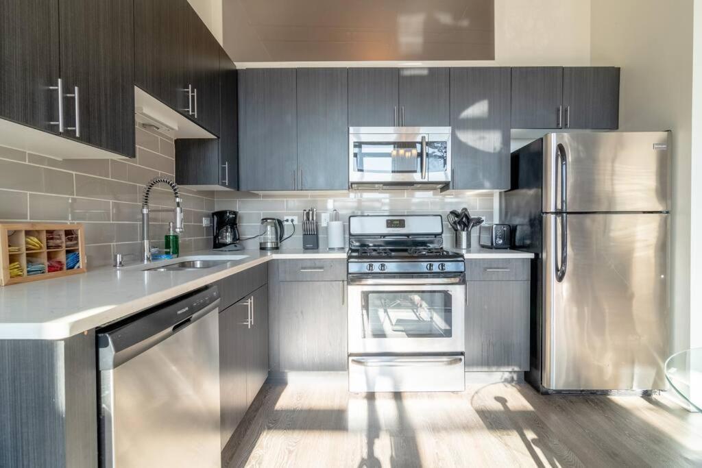 Mccormick Place 2Br Stylish Suite With Optional Parking And Gym For Up To 8 Guests Near Soldier Field And Grant Park Chicago Bagian luar foto
